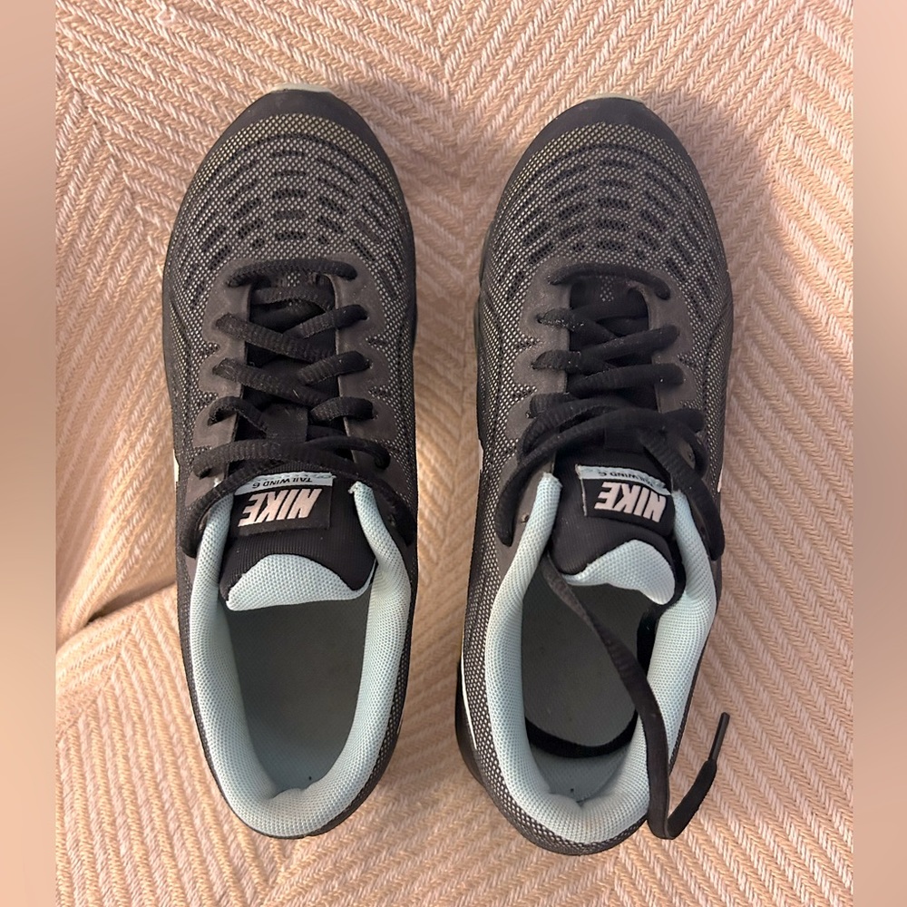 Nike-Women’s Sneakers-Size7